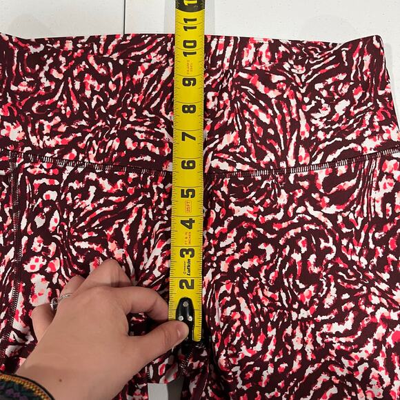 Under Armour Heatgear Black Rose Printed Capri Workout Womens Size Large - Picture 7 of 7